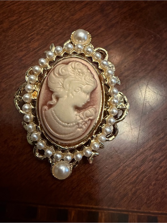 Accessories - Vintage-Inspired Gold Cameo Brooch with Pearl Accents - Gold and Cream